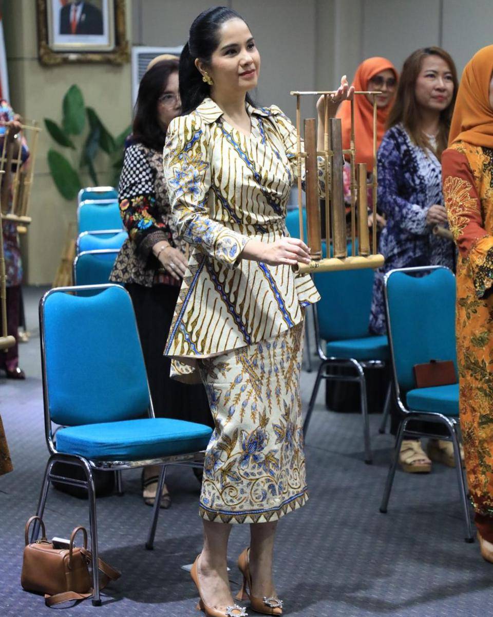 potret Annisa Yudhoyono peringati Hari Batik Nasional (instagram.com/annisayudhoyono)