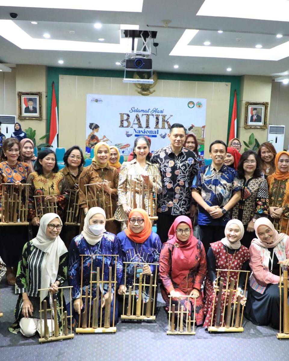 potret Annisa Yudhoyono peringati Hari Batik Nasional (instagram.com/annisayudhoyono)