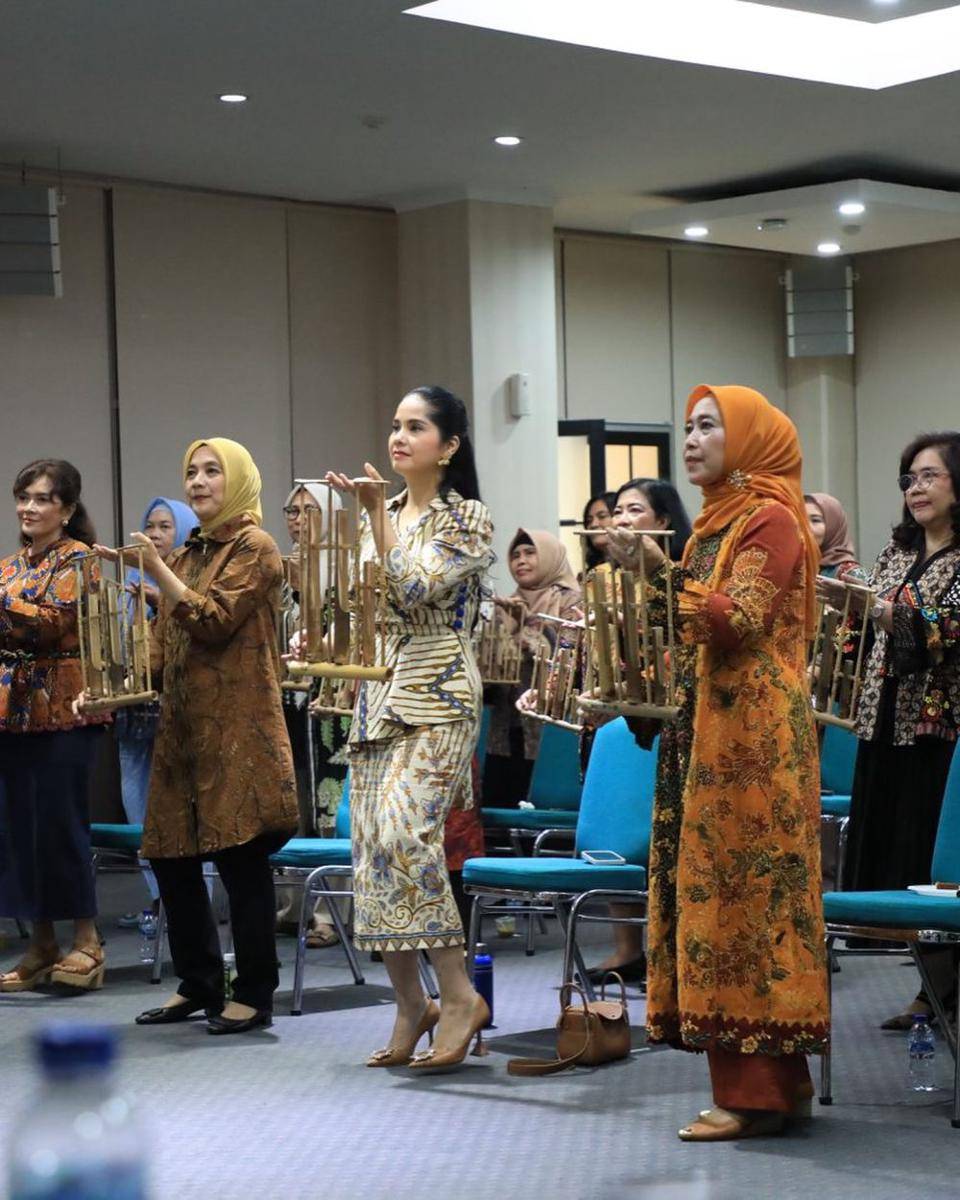 potret Annisa Yudhoyono peringati Hari Batik Nasional (instagram.com/annisayudhoyono)