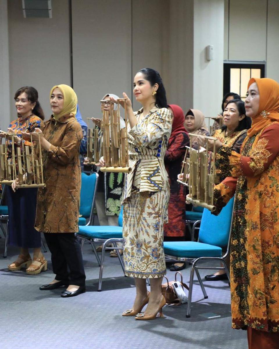 potret Annisa Yudhoyono peringati Hari Batik Nasional (instagram.com/annisayudhoyono)