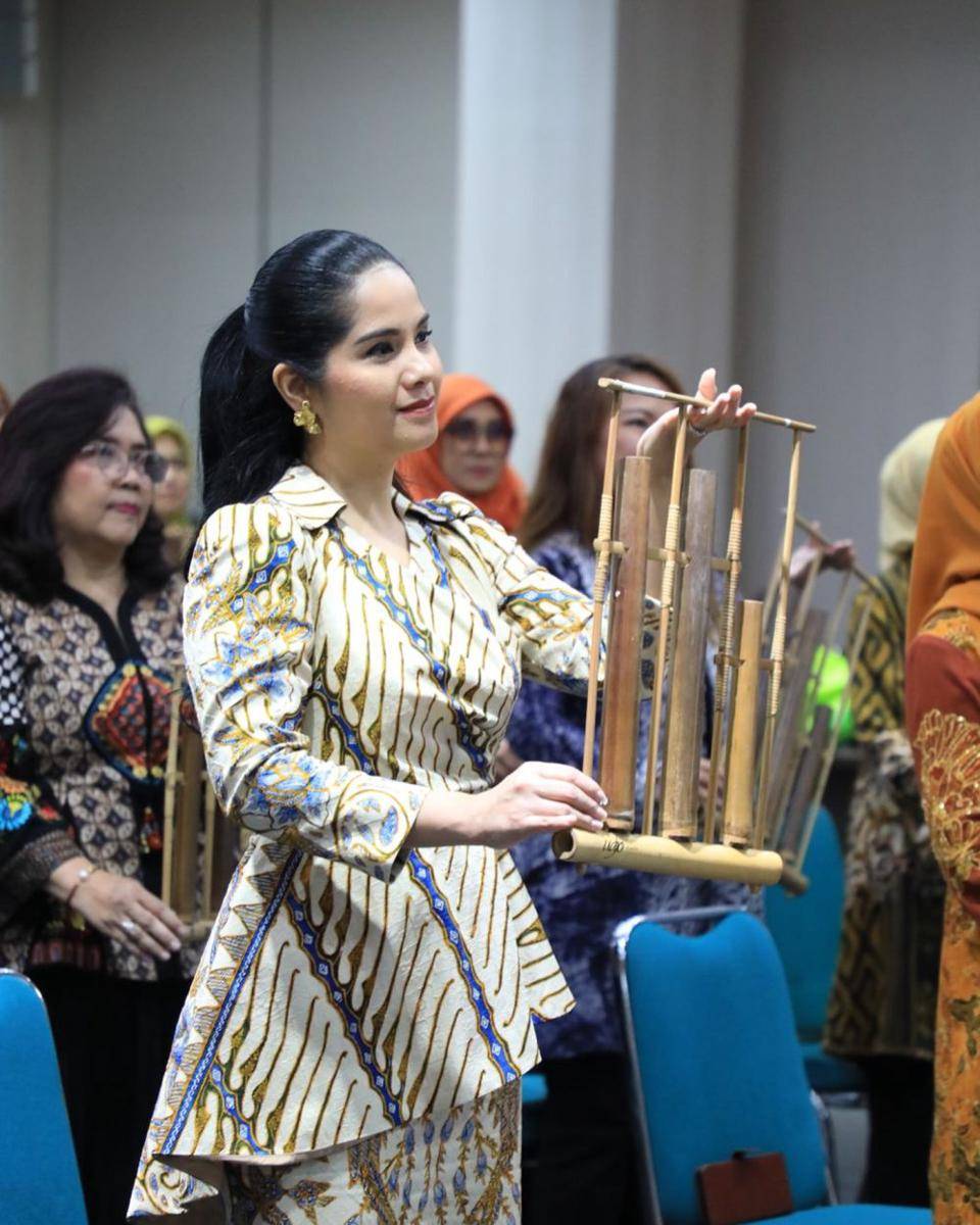 potret Annisa Yudhoyono peringati Hari Batik Nasional (instagram.com/annisayudhoyono)