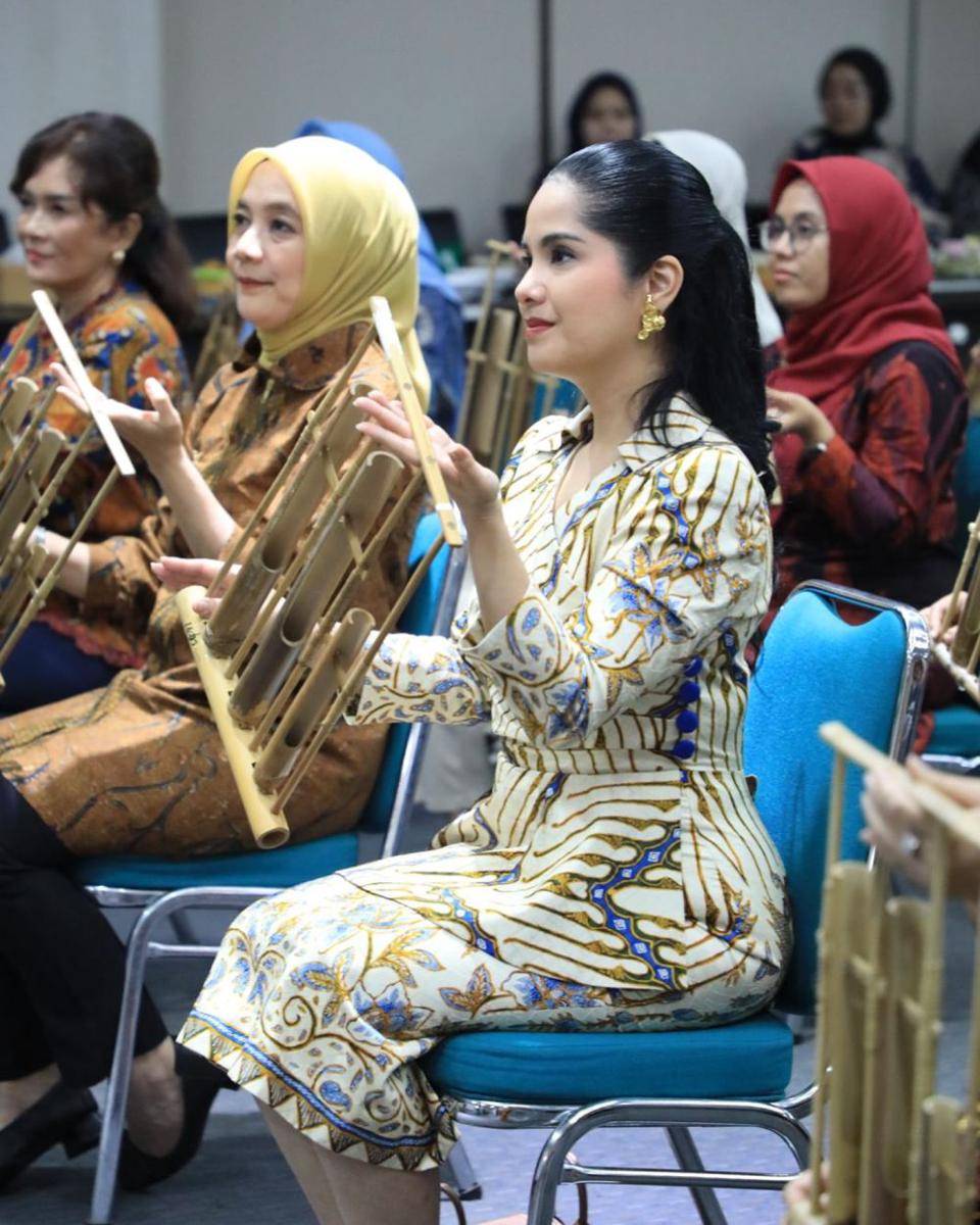 potret Annisa Yudhoyono peringati Hari Batik Nasional (instagram.com/annisayudhoyono)