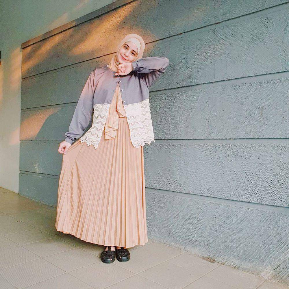 ide OOTD hijab simpel ala Risty Tagor (instagram.com/ristytagor)
