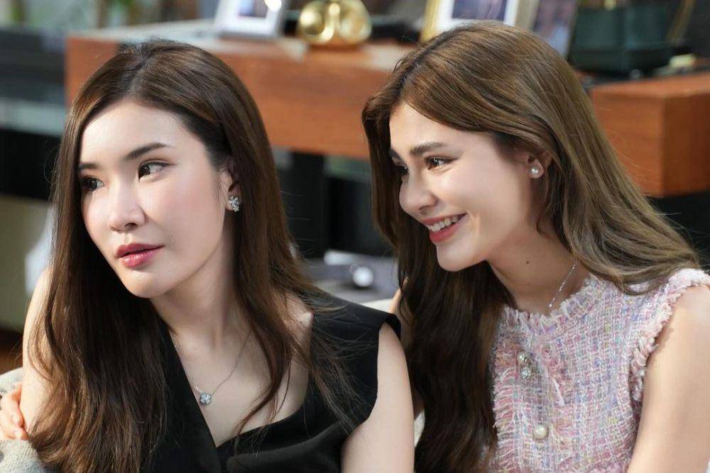 Ize Papichaya dan Marissa Lloyd dalam cuplikan Blank. (instagram.com/izelands)