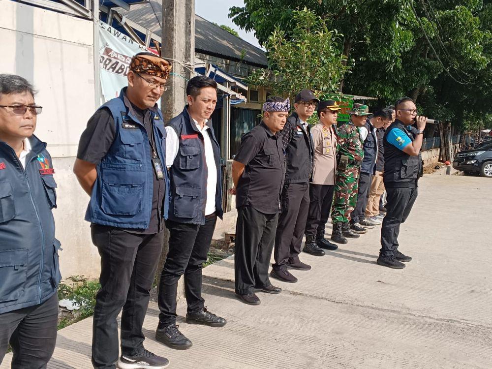 HUT ke-79 TNI, Pemkot Bandung, Perumda Pasar Juara dan Polri Kompak Bebersih Pasar Gedebage