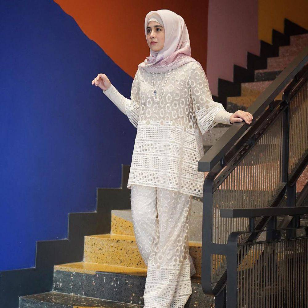ide OOTD hijab simpel ala Risty Tagor (instagram.com/ristytagor)