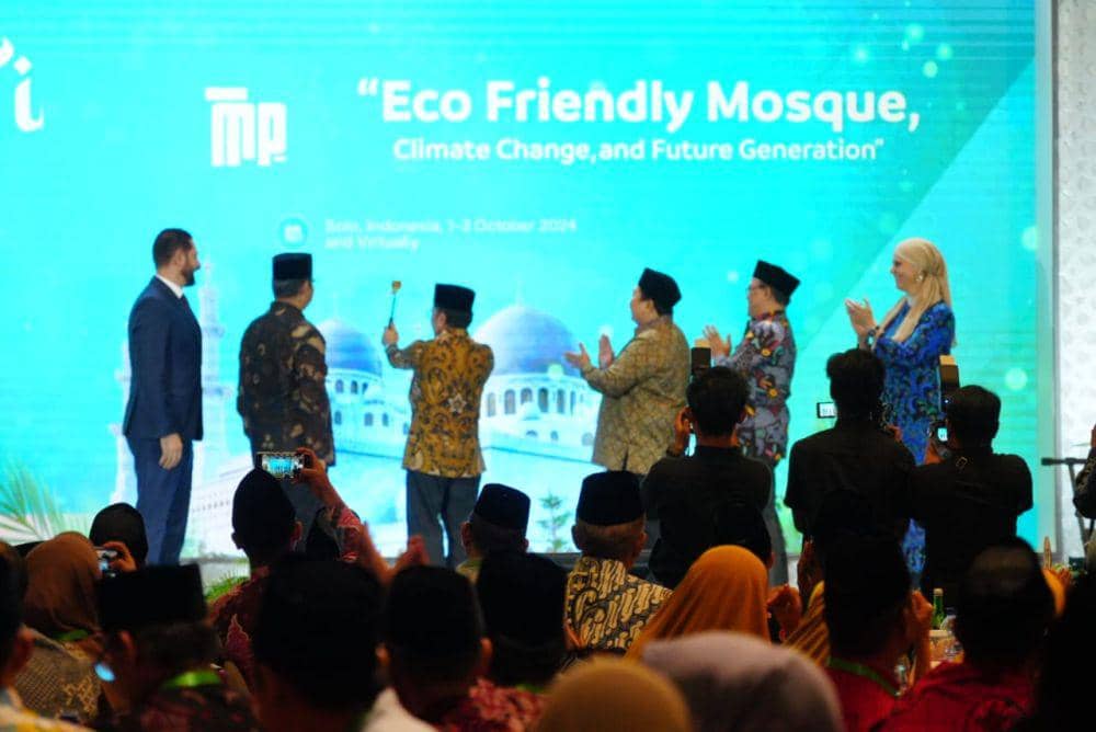 Pemberian Anugerah Masjid Percontohan dan Ramah (AMPeRa) 2024 di Solo. (Dok/Kemenag RI)