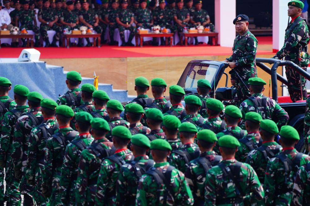 Panglima TNI, Jenderal Agus Subiyanto meresmikan pembentukan Yonif Penyangga Daerah Rawan di Papua. (Dokumentasi Puspen TNI)