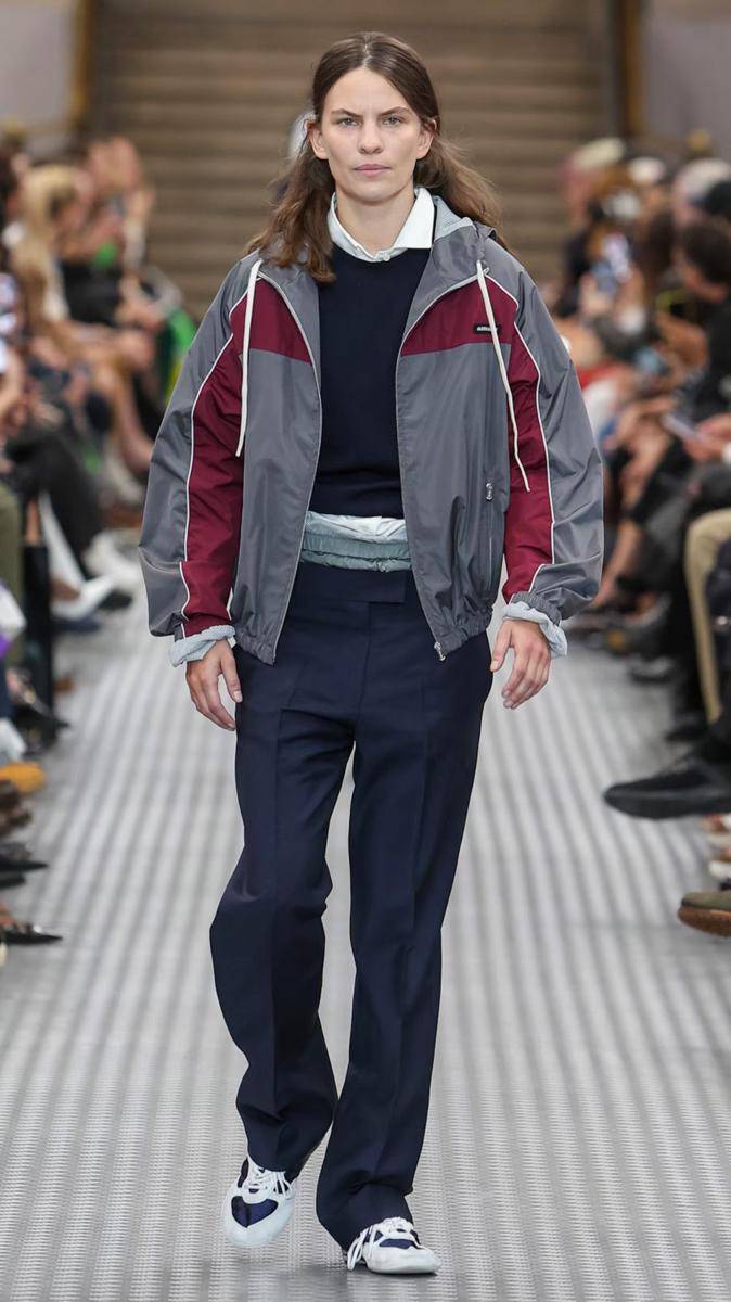 Miu Miu S/S '25 di Paris Fashion Week 2024 (dok. Miu Miu)