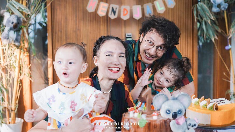 9 Potret Ultah Djala Anak Nadine Chandrawinata, Dekorasi Barang Bekas