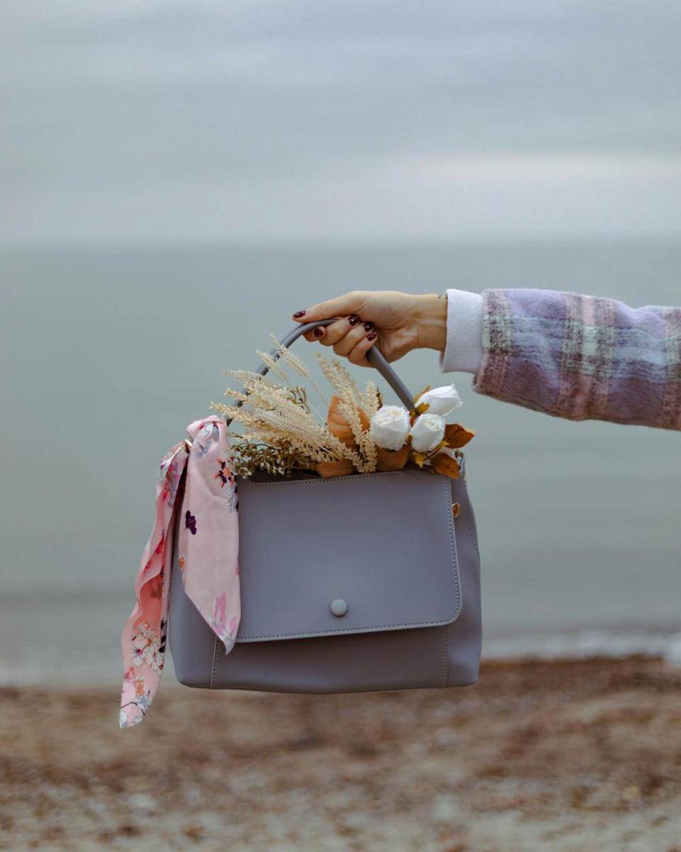 ilustrasi hand bag (pexels.com/jasmin chew)
