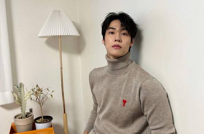 Lee Seung Hyub (instagram.com/sssn9_zzzn9)