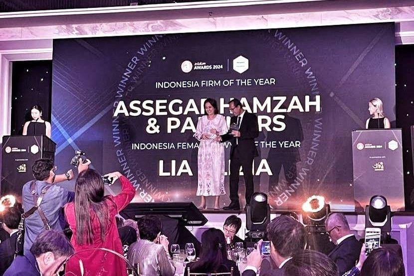 Lia Alizia menyabet penghargaan untuk kategori Jurisdictional Awards dan dinobatkan sebagai Indonesia Female Lawyer of The Year di Asialaw Awards 2024 yang dilaksanakan di Kuala Lumpur, Malaysia, Kamis (26/9).  (dok. Lia Alizia)