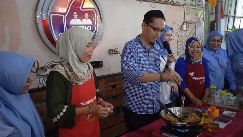 Rico Waas Masak Nasi Goreng (Dok. IDN Times)