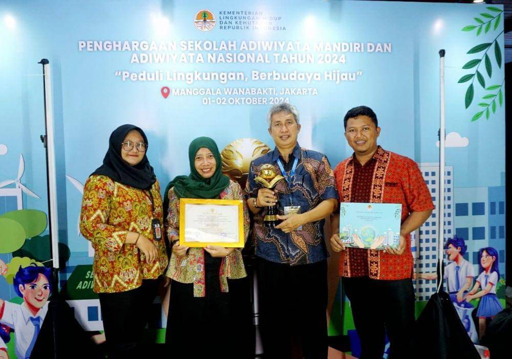 Tiga sekolah dari Kota Semarang meraih penghargaan sebagai sekolah Adiwiyata dari Kementerian Lingkungan Hidup dan Kehutanan Republik Indonesia, baru-baru ini. (dok. Pemkot Semarang)