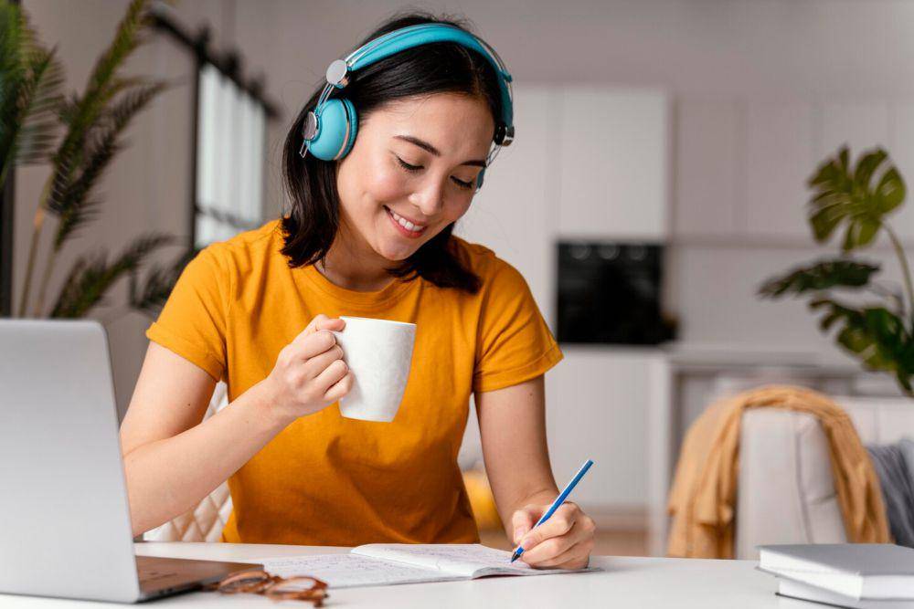 ilustrasi mengikuti bootcamp (freepik.com/freepik)