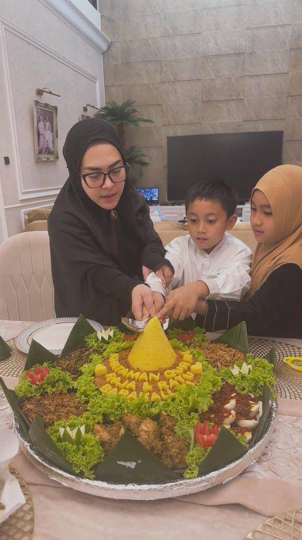 potret syukuran khataman Alquran keponakan Syahrini (instagram.com/syh55)