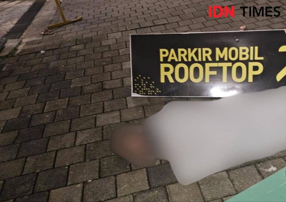 Korban jatuh dari lantai 3 mall di Kubu Raya. (IDN Times/Polres Kubu Raya).