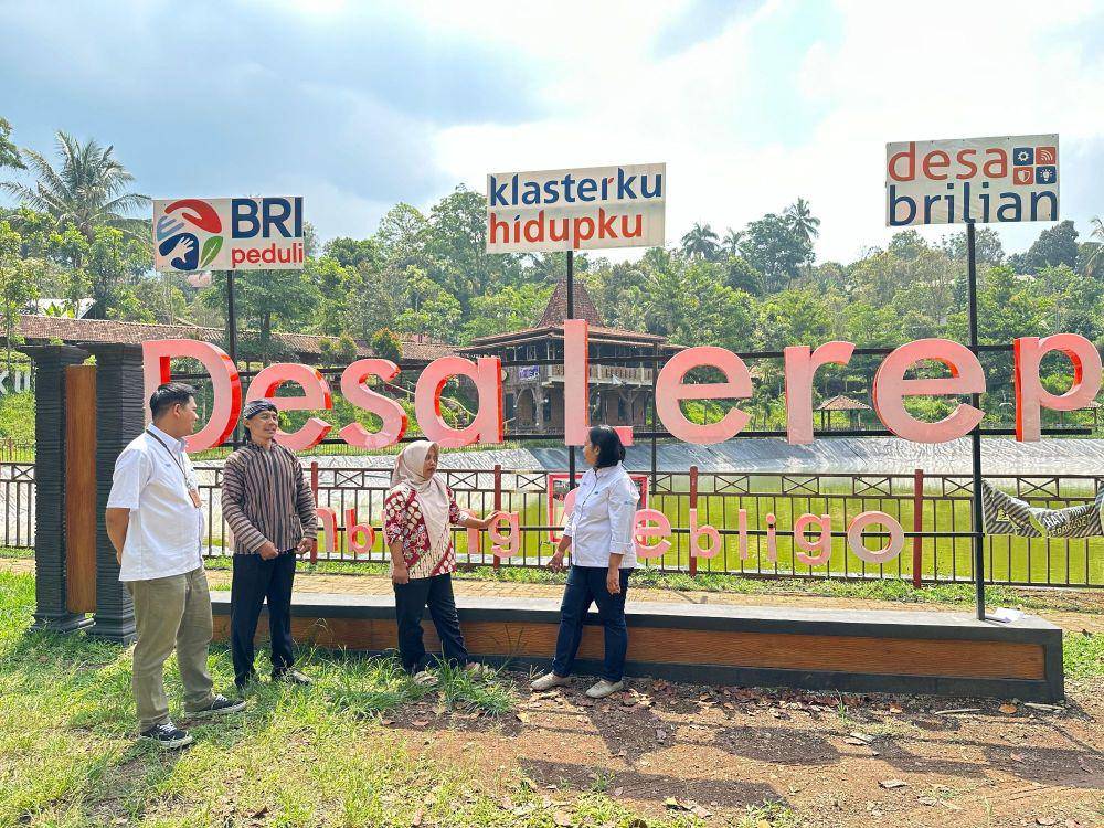 BRI Branch Office Ungaran menyalurkan bantuan tanggung jawab sosial dan lingkungan (TJSL) kepada Desa Lerep senilai Rp500 juta untuk pengembangan potensi desa, Rabu (2/10/2024). (dok. BRI)