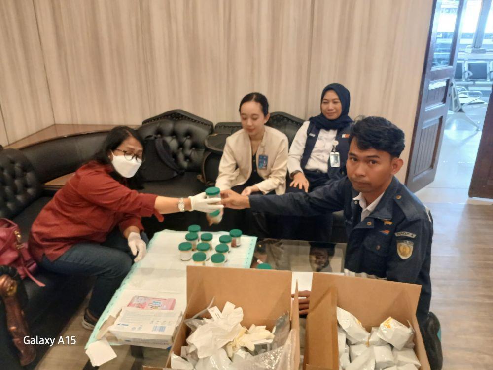 Masinis dan Penjaga Palang Pintu KA Dites Urine di 7 Stasiun Pantura Jateng