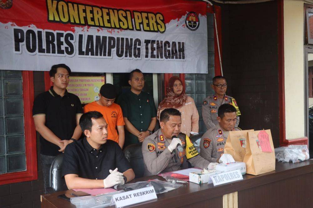 Konferensi ungkap kasus suami tembak istri di Lampung Tengah. (Dok. Polres Lampung Tengah).