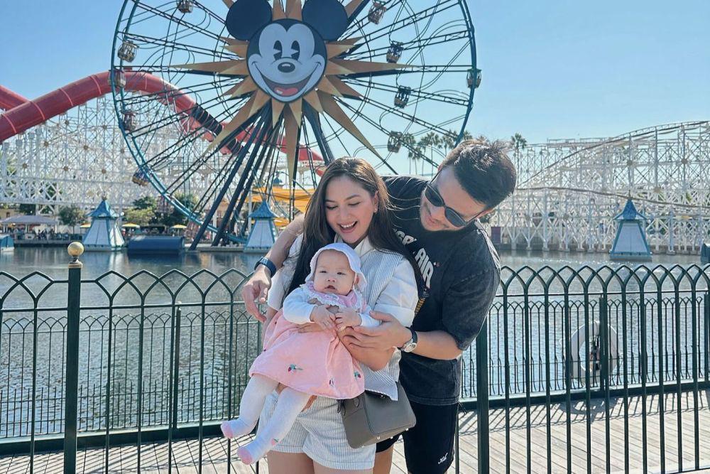7 Momen Perdana Baby Kyarra, Anak Jessica Mila ke Disneyland