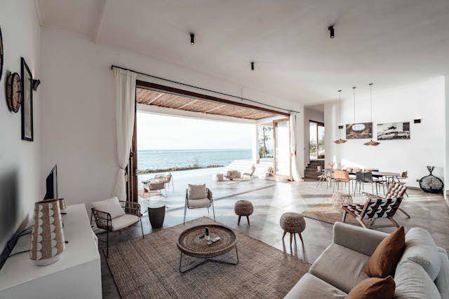 ilustrasi coastal interior (pexels.com/Keegan Checks)