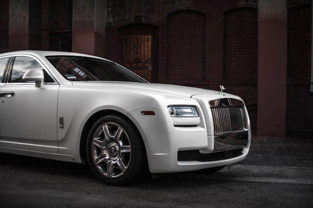 Alasan Old Money Memilih Mobil Quiet Luxury