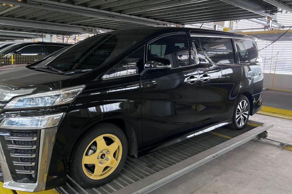 KPK Hibahkan Mobil Mewah Koruptor ke Pemkab Lampung Selatan