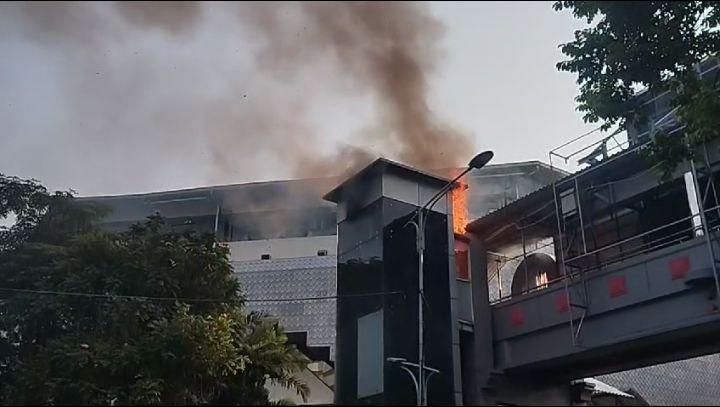 Polisi Buru Dalang Pembakaran JPO Jalan Pemuda Surabaya