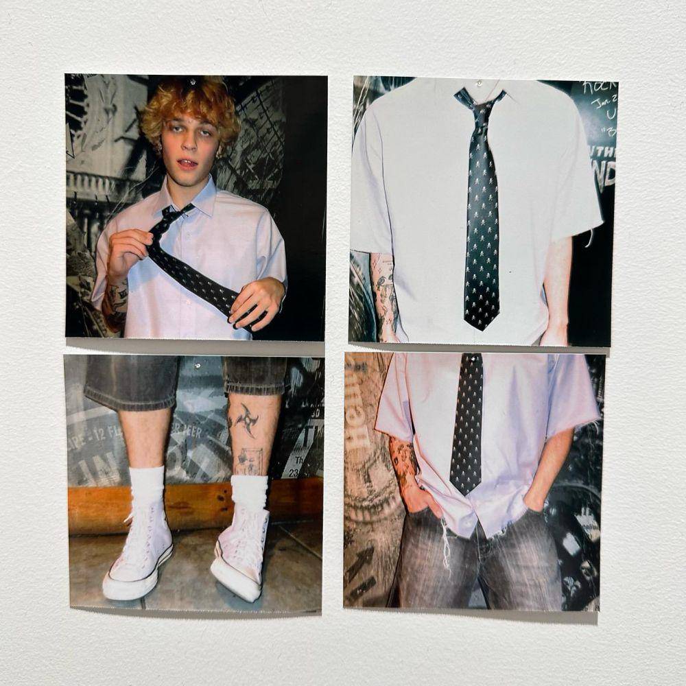Styling outfit menggunakan dasi (Instagram.com/sturniolo.triplets)