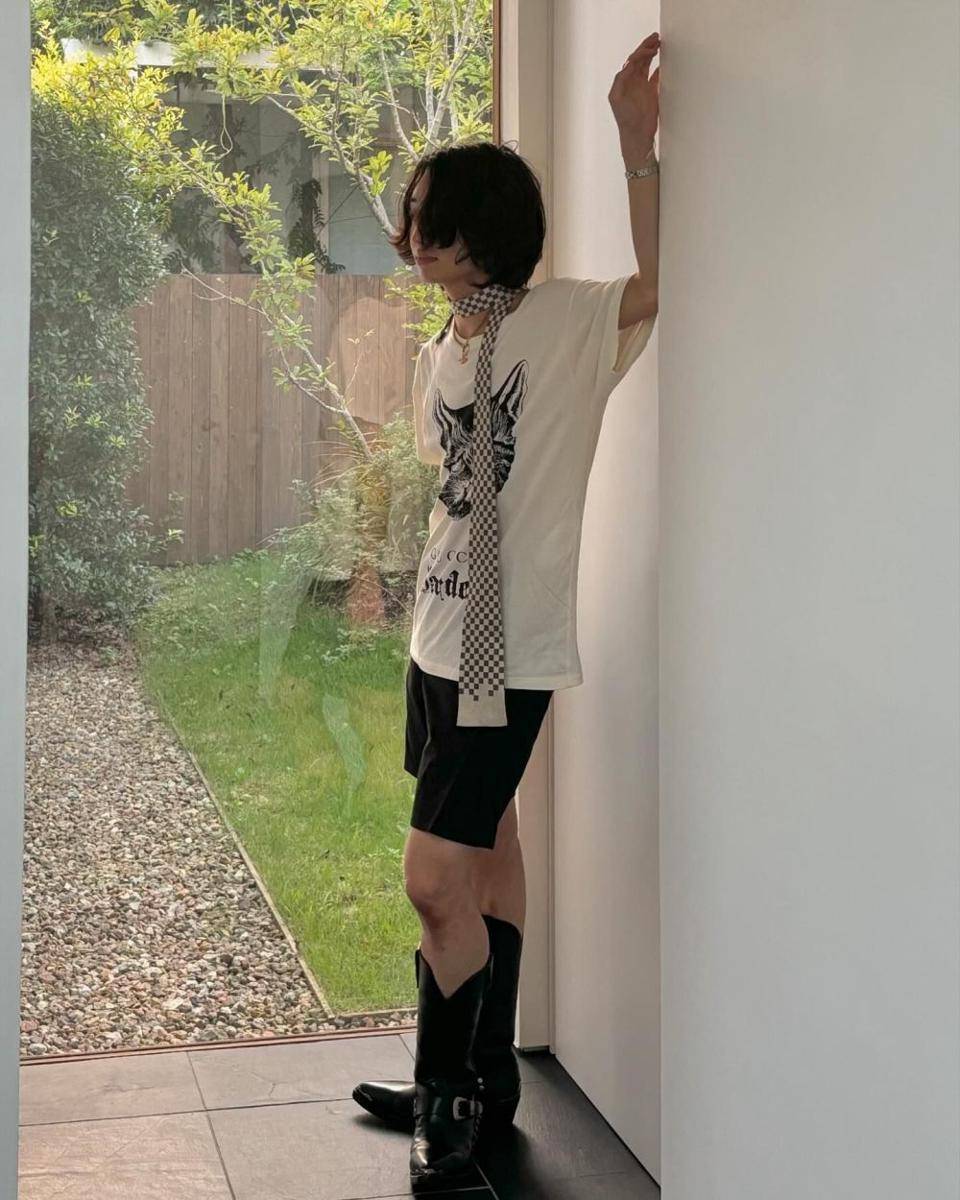 Styling outfit dasi (Instagram.com/takurokawaguci)