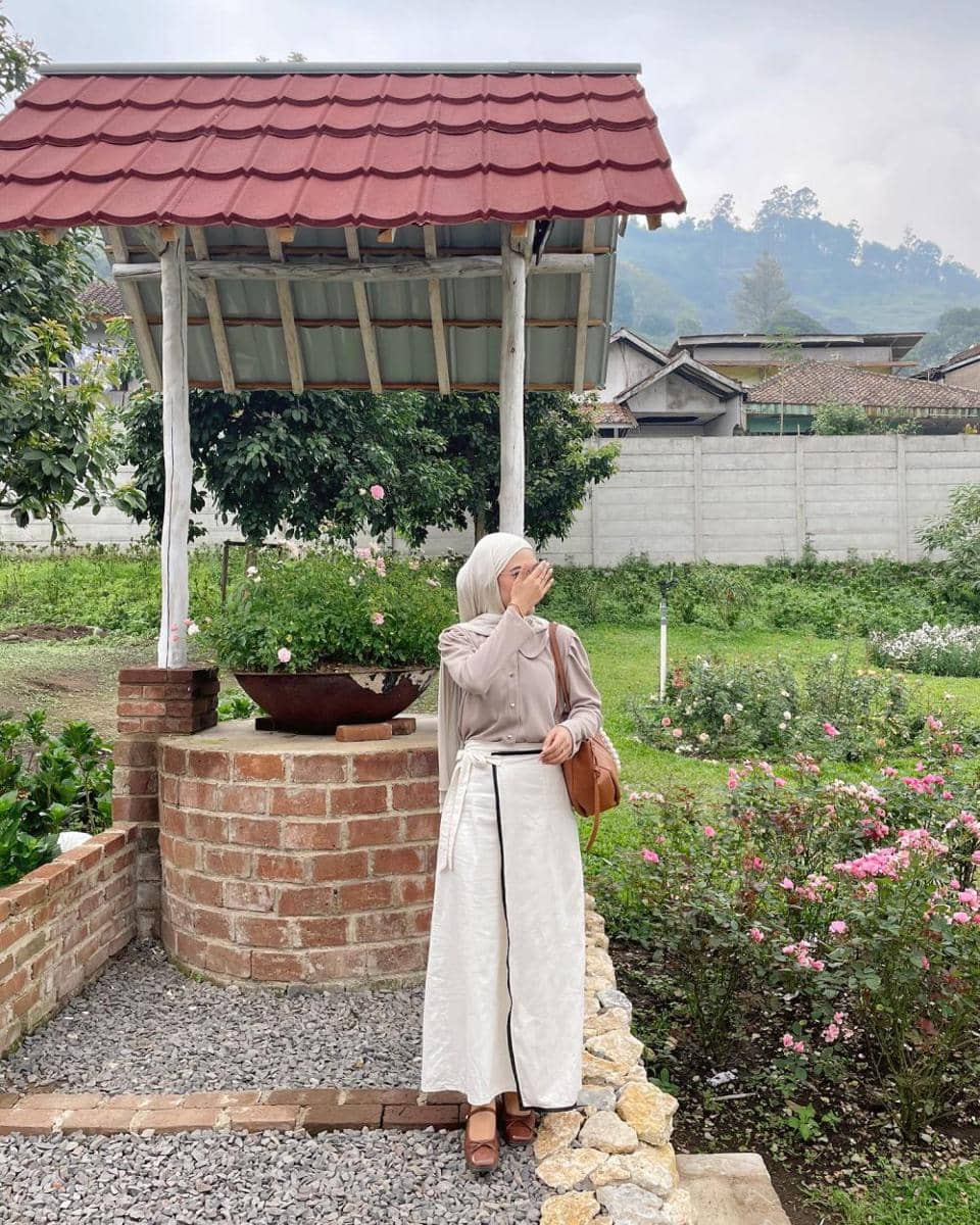 inspirasi ootd dengan nuansa kasual elegan ala influencer (instagram.com/fitrahydy)