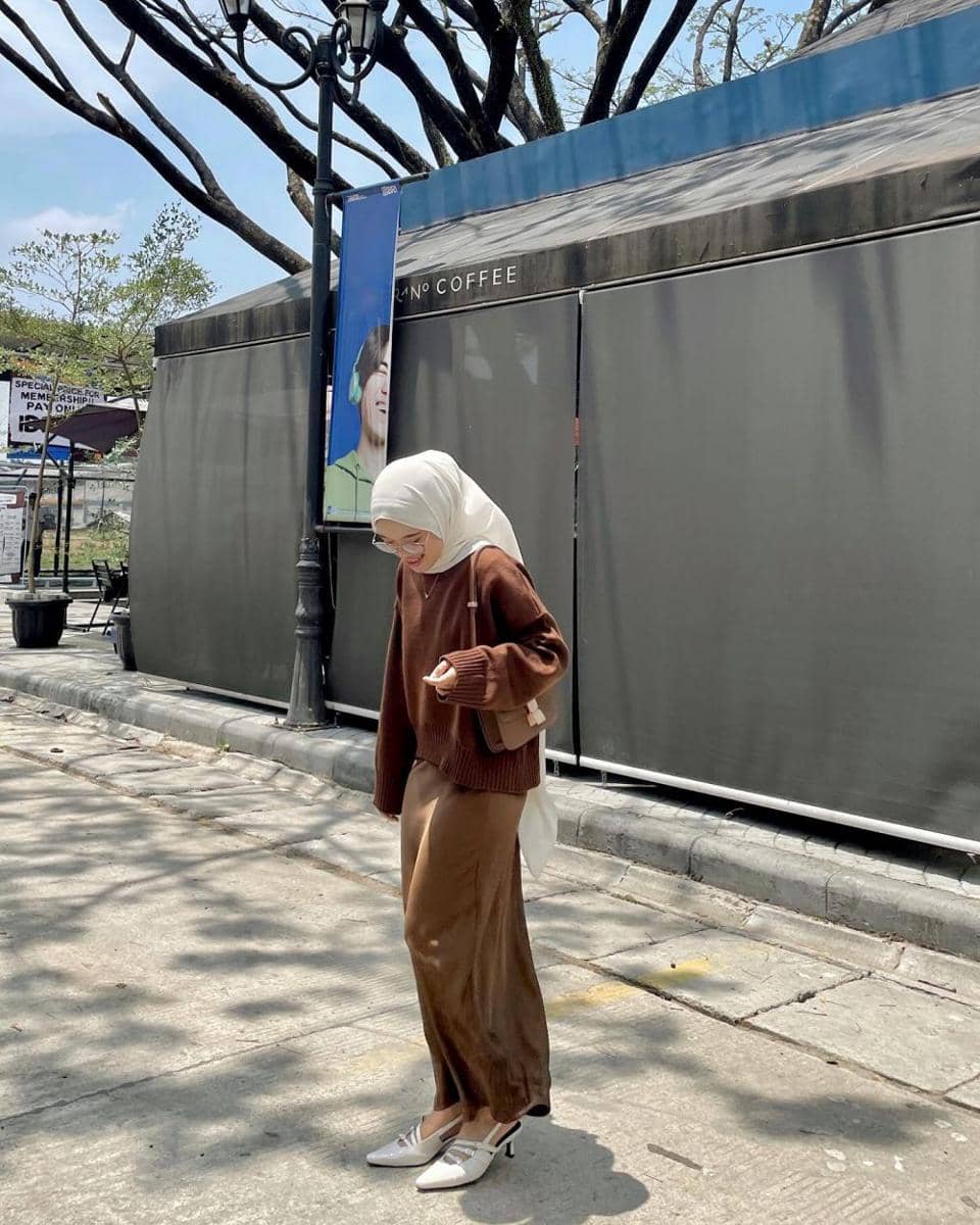 inspirasi ootd nuansa kasual elegan ala influencer (instagram.com/fitrahydy)