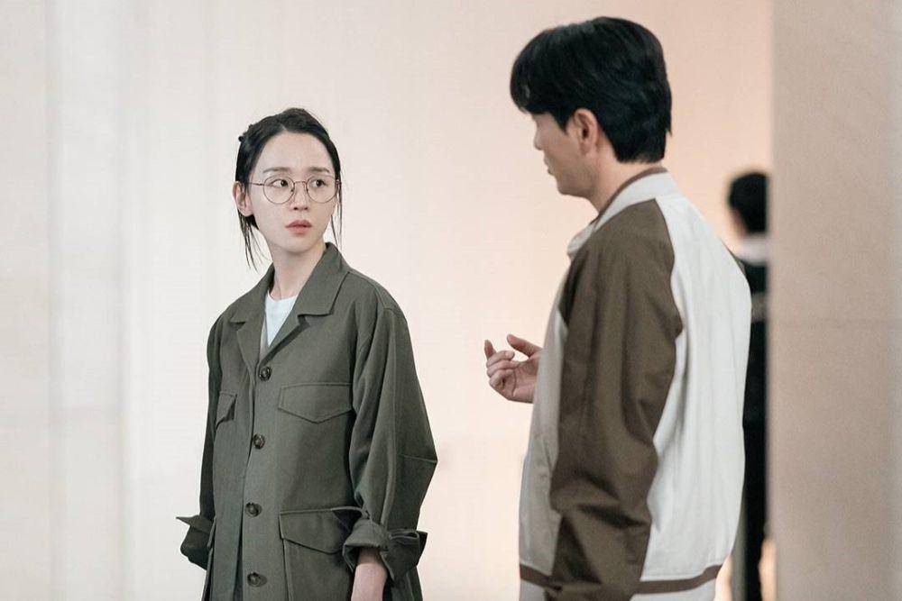 Joo Eun Ho (Shin Hye Sun) dan Jung Hyun Oh (Lee Jin Wook) dalam drama Dear Hyeri (dok. ENA/Dear Hyeri)