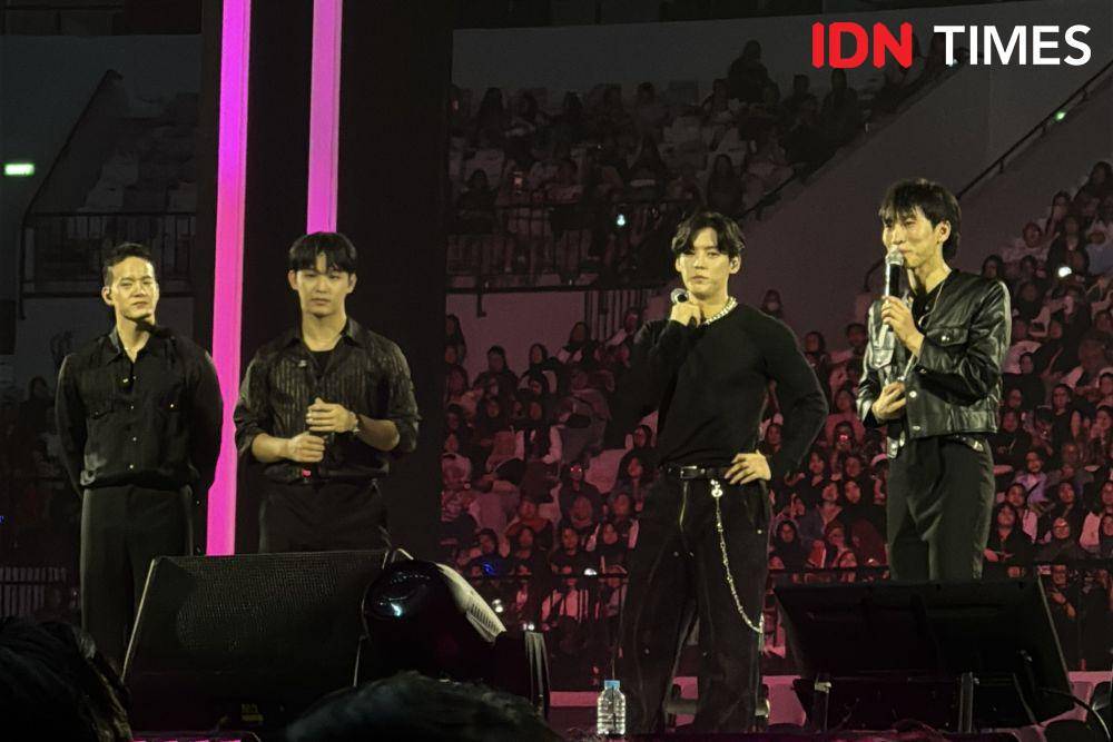 BTOB dalam festival musik City Camp 2024 (IDN Times/Elizabeth Chiquita)