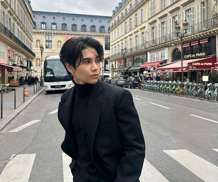 potret Jeff Satur di Paris (instagram.com/jeffsatur)