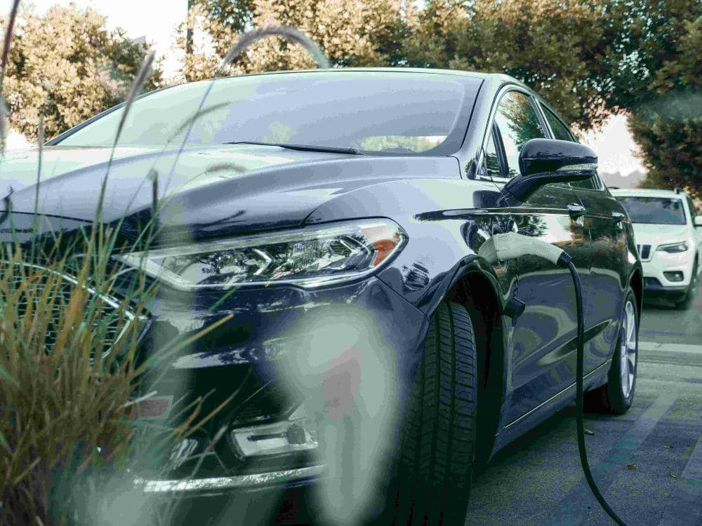 ilustrasi mobil hybrid (pexels.com/Kindel Media)