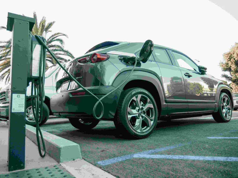 ilustrasi mobil hybrid (pexels.com/Kindel Media)