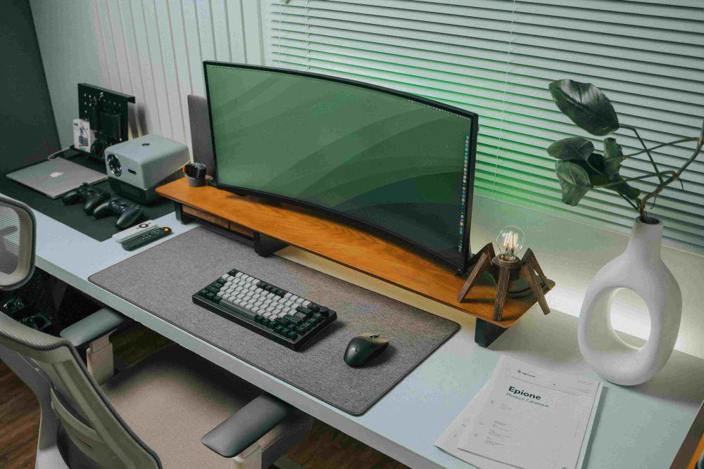 ilustrasi monitor curved (pexels.com/Minh Phuc )