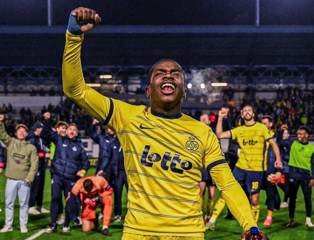 Noah Sadiki saat menyapa pendukung Union Saint Gilloise. (instagram.com/noahjsad27)