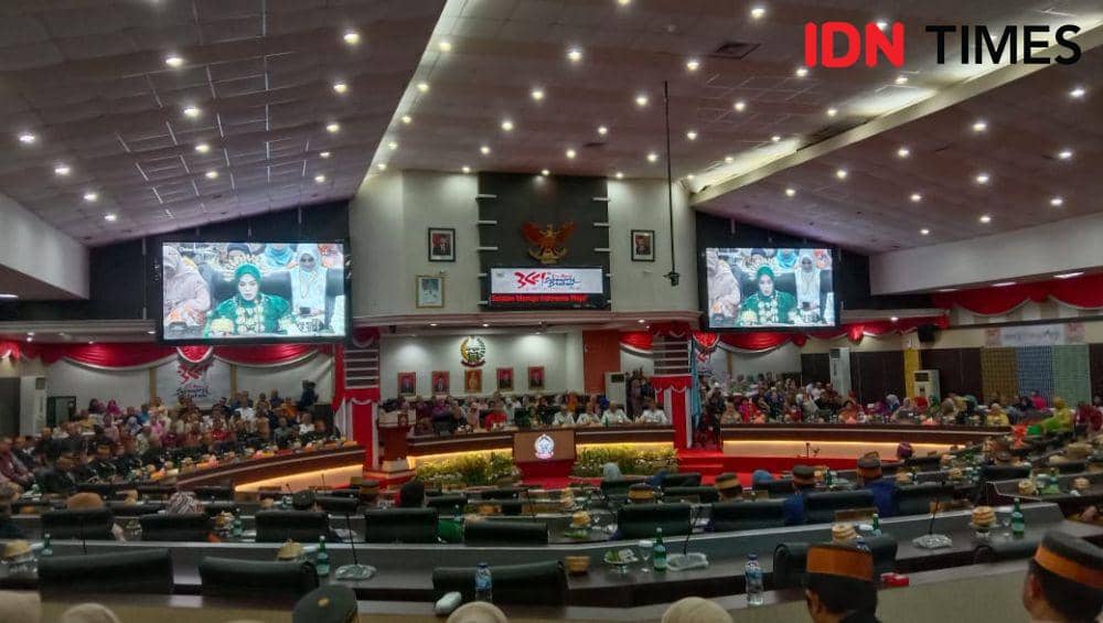 Rapat paripurna peringatan HUT ke-354 Sulawesi Selatan di DPRD Sulsel, Kamis (19/10/2023). (IDN Times/Ashrawi Muin)