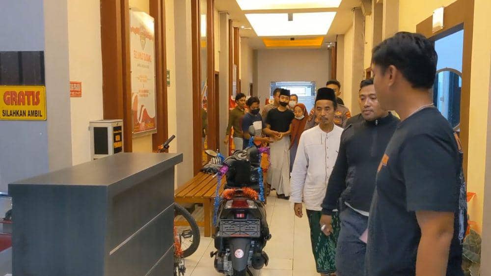 Tersangka pimpinan ponpes cabul di Trenggalek ditahan polisi. IDN Times/ istimewa
