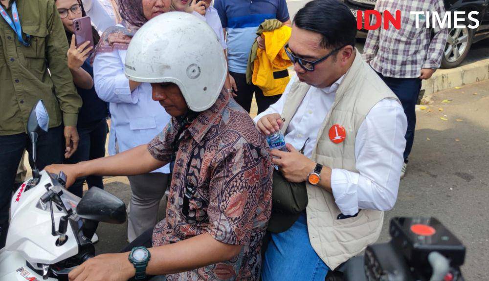 Ridwan Kamil naik ojek ke DPD Gerindra (IDN Times/Lia Hutasoit)