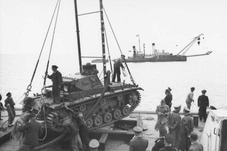 persiapan Operation Sealion atau invasi Jerman ke Inggris (commons.wikimedia.org/German Federal Archives)