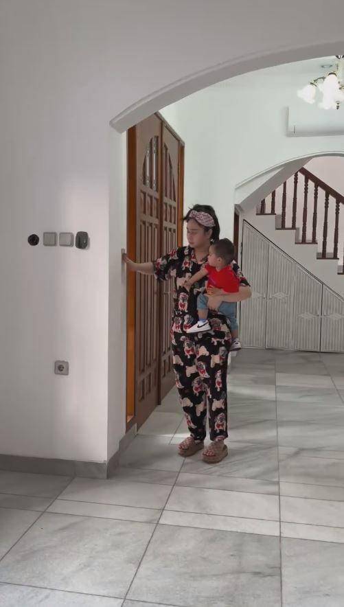 rumah baru Denise Chariesta (Instagram.com/denisechariesta91)