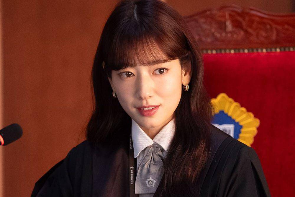 Park Shin Hye di drama The Judge From Hell (instagram.com/sbsdrama.official)