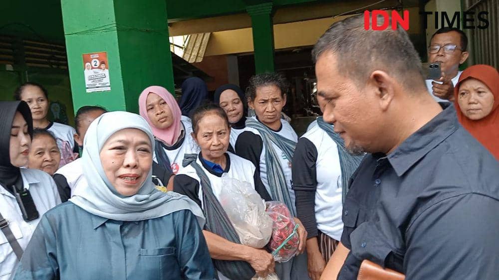 Khofifah Calon Gubernur Jawa Timur temui para pedagang di Pasar Sayur Magetan. IDN Times/ Riyanto.