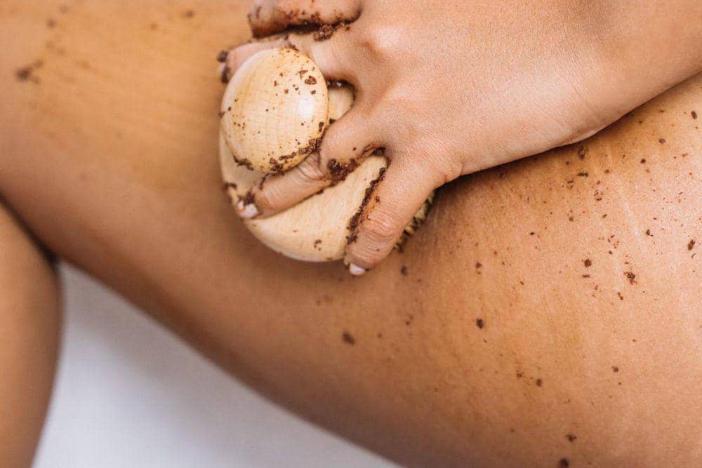 ilustrasi menghilangkan noda di kulit (pexels.com/Anna Tarazevich)