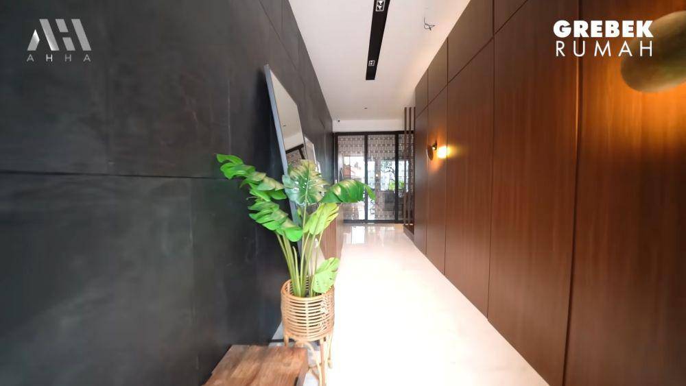 desain rumah Mona Ratuliu dan Indra Brasco (youtube.com/AH)